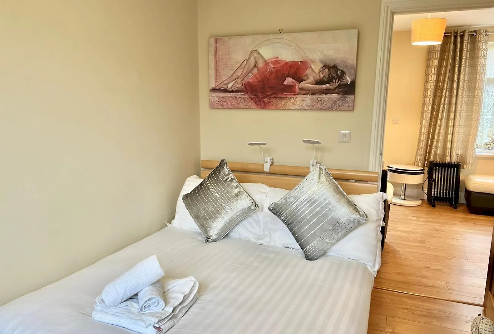 Modern Cosy Home Limeslade Bay Pass The Keys The Mumbles 0*,  United Kingdom
