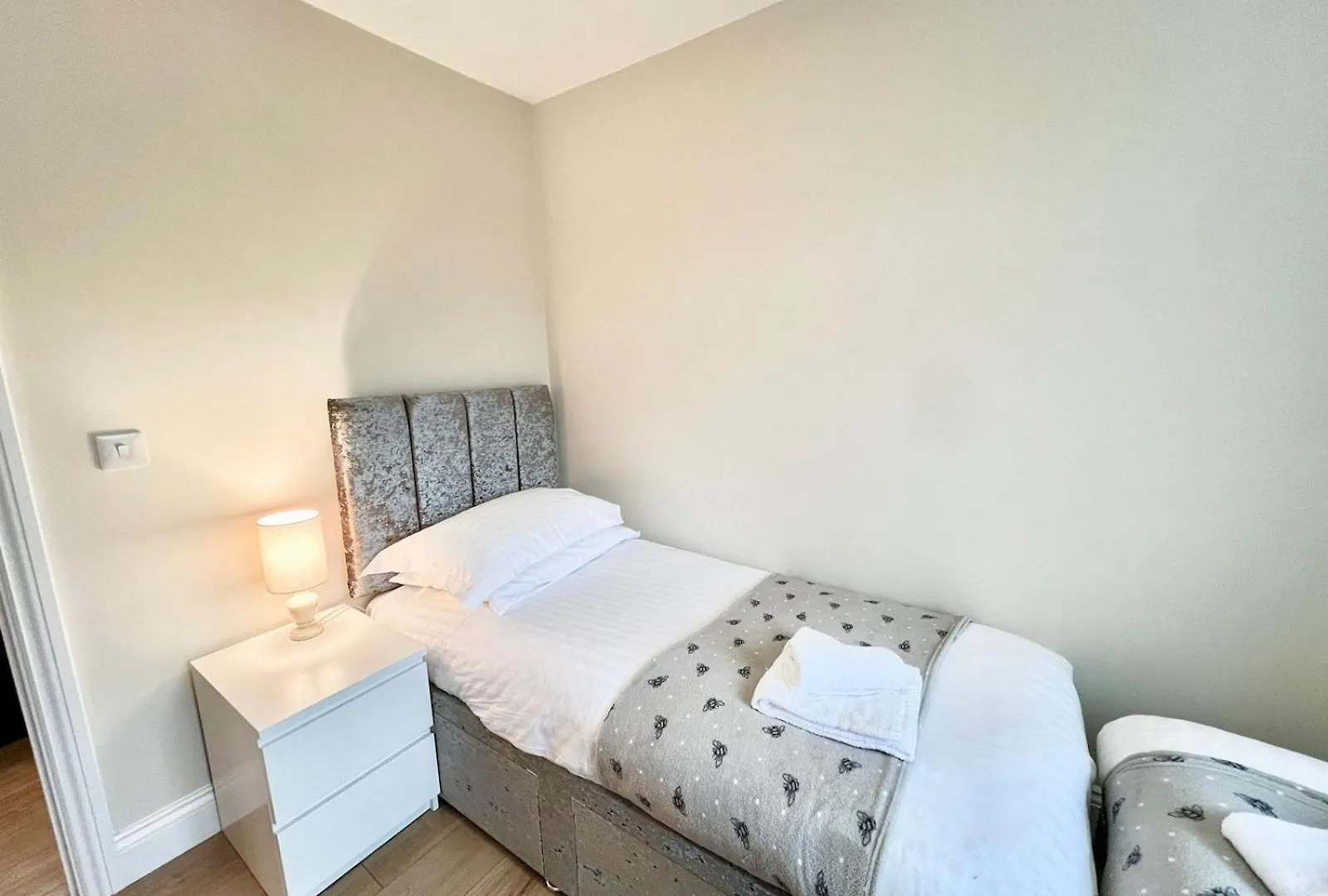 Modern Cosy Home Limeslade Bay Pass The Keys The Mumbles Holiday home