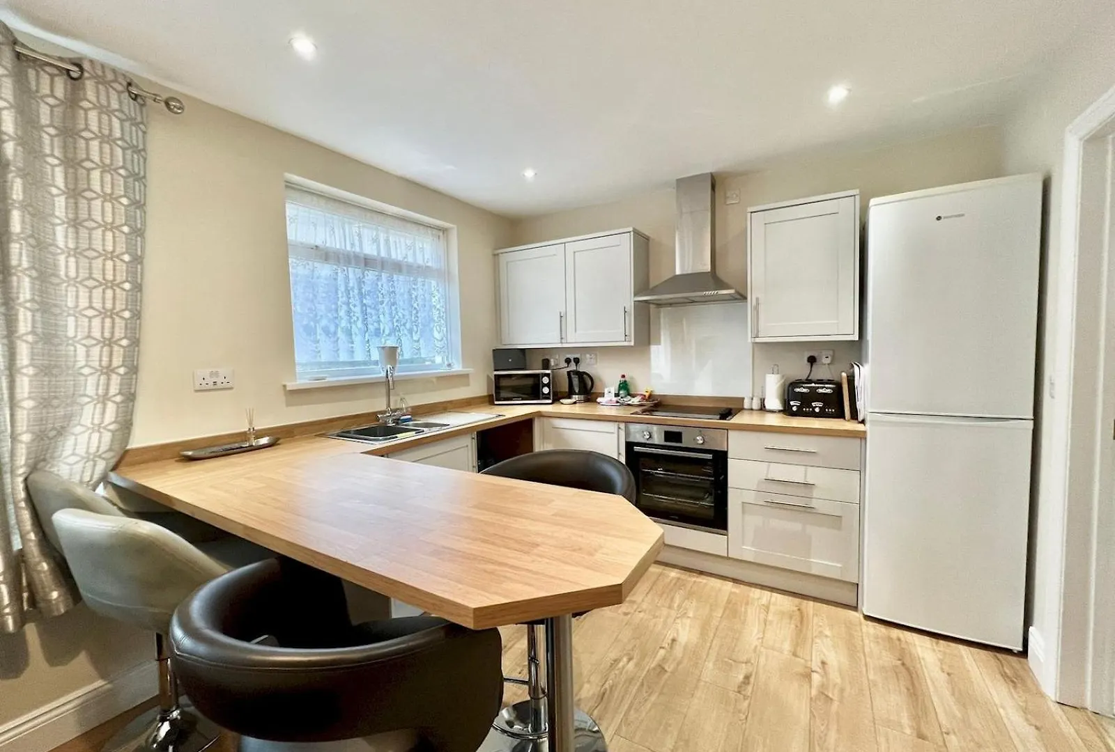 Modern Cosy Home Limeslade Bay Pass The Keys The Mumbles