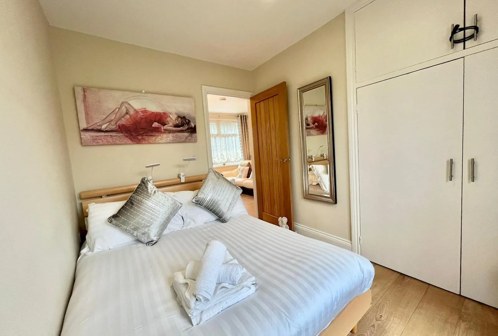 Holiday home Modern Cosy Home Limeslade Bay Pass The Keys The Mumbles